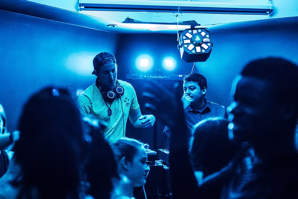 Saturday night with DJ Eazy-T